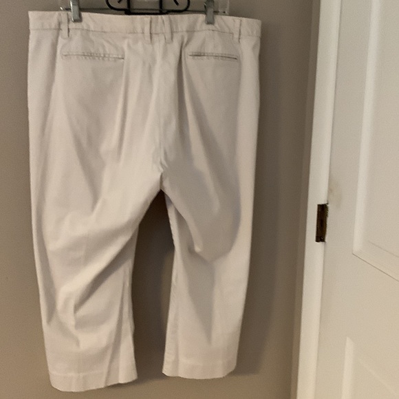 Old Navy stretch khaki capris - Picture 2 of 2